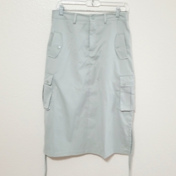 Dresses & Skirts - Modern style skirt midi light gray 4 pockets on the front &one on the back .S/M